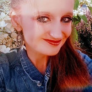 Meet your Posher, Leila